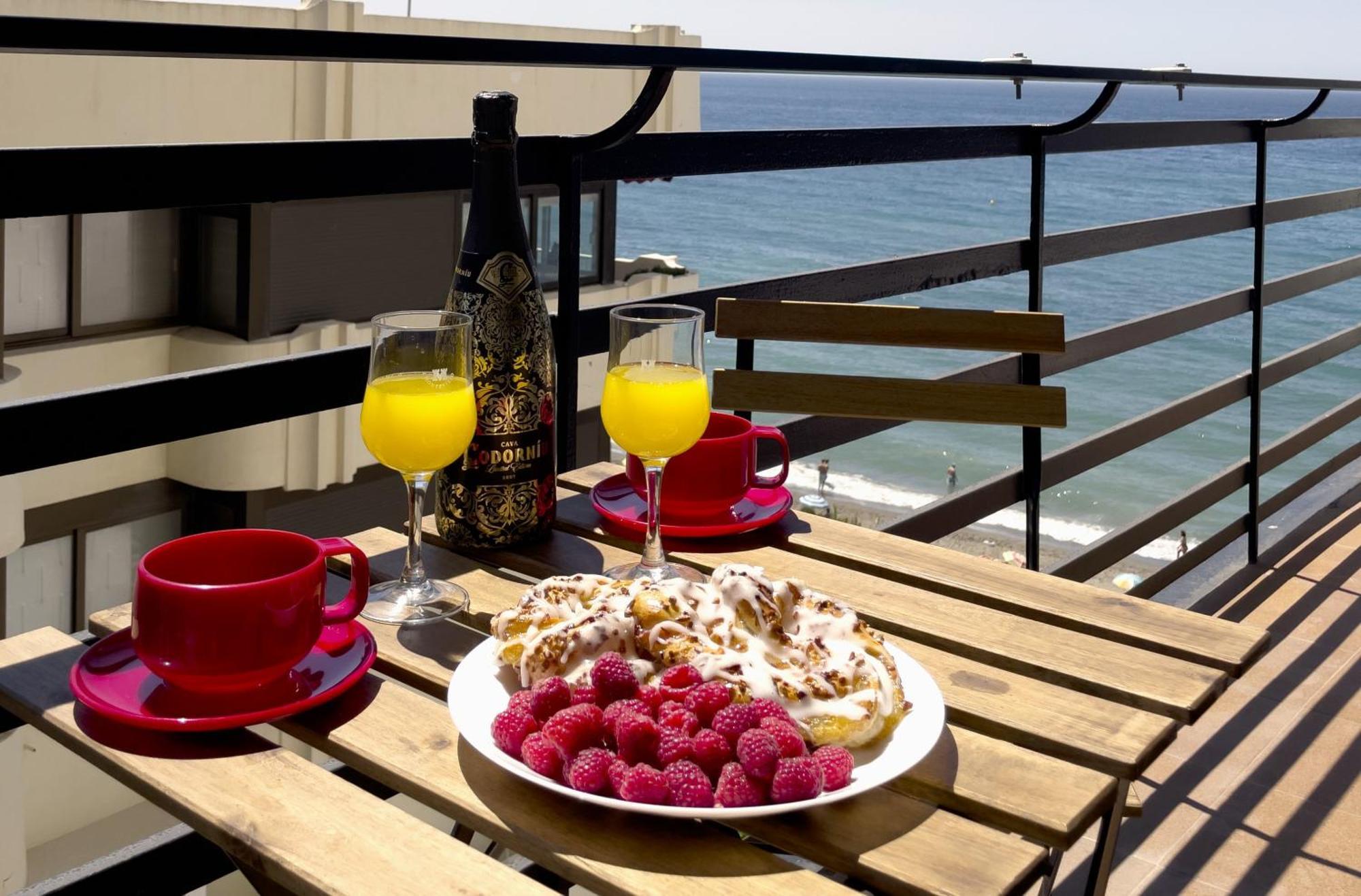 Mediterraneo 508. Fantastic Studio On The Beachfront With Sea Views. Marbellac Extérieur photo