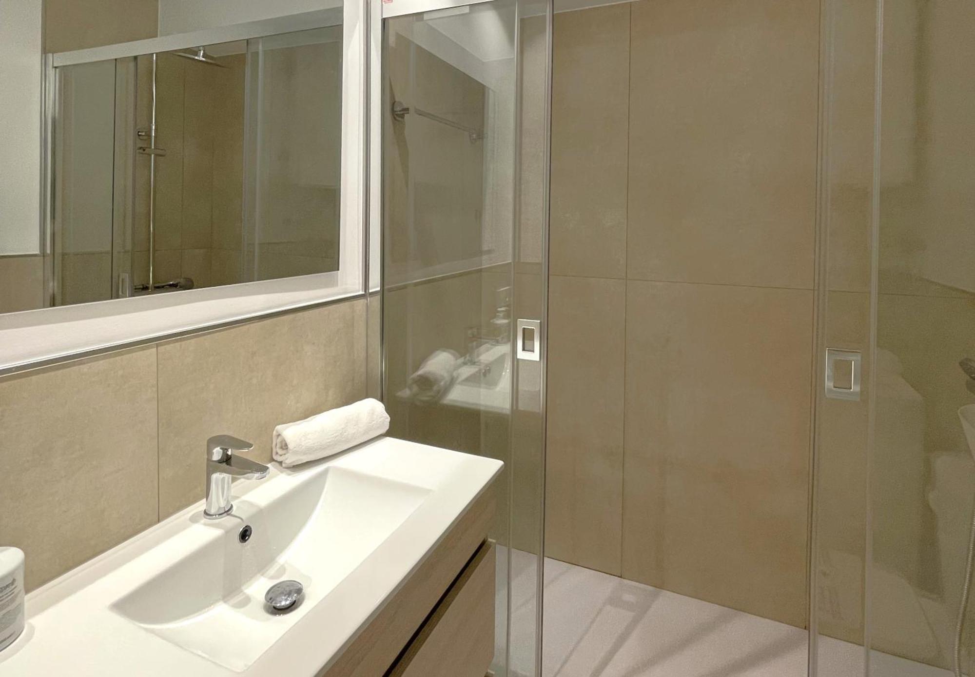 Mediterraneo 508. Fantastic Studio On The Beachfront With Sea Views. Marbellac Extérieur photo